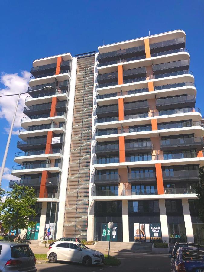 Apartment Sweet , 30sqm Studio, Free Private Parking, Mountain View, Balcony, 20 Min From Downtown *