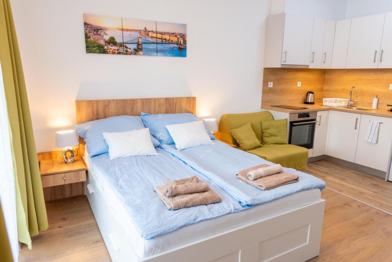 Lejlighed Sweet , 30sqm Studio, Free Private Parking, Mountain View, Balcony, 20 Min From Downtown
