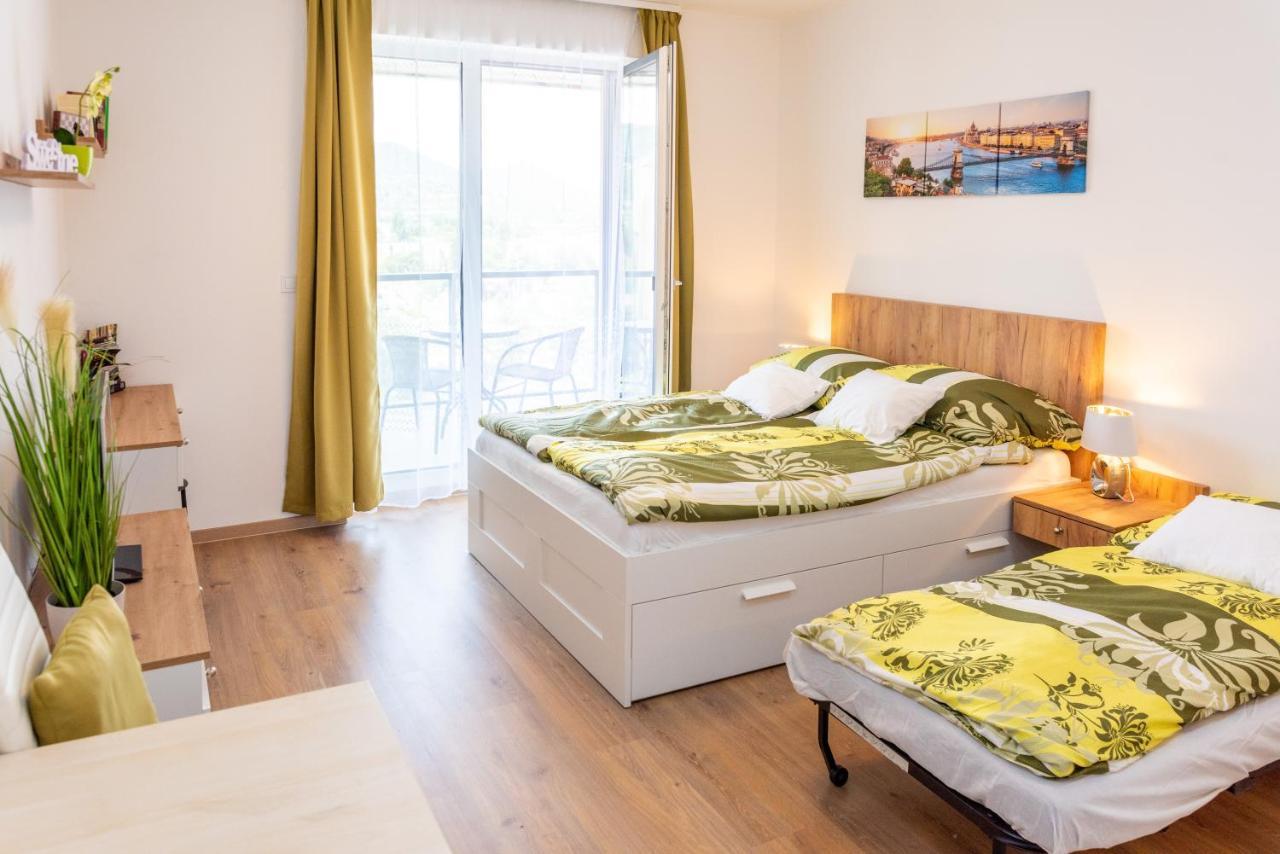 Sweet , 30sqm Studio, Free Private Parking, Mountain View, Balcony, 20 Min From Downtown Lejlighed *