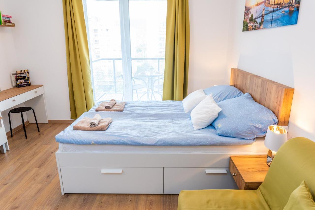 Sweet , 30sqm Studio, Free Private Parking, Mountain View, Balcony, 20 Min From Downtown Lejlighed *