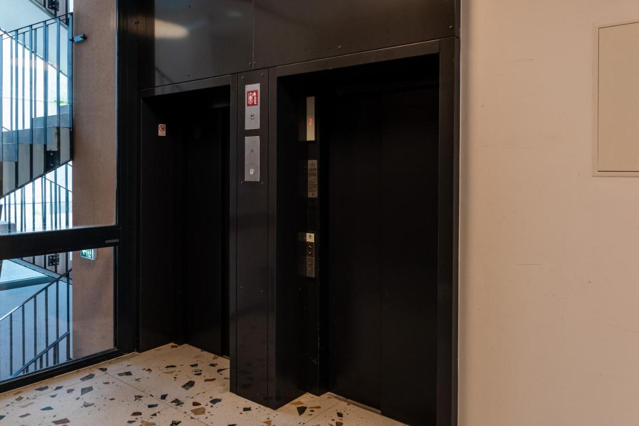 Lejlighed Sweet , 30sqm Studio, Free Private Parking, Mountain View, Balcony, 20 Min From Downtown