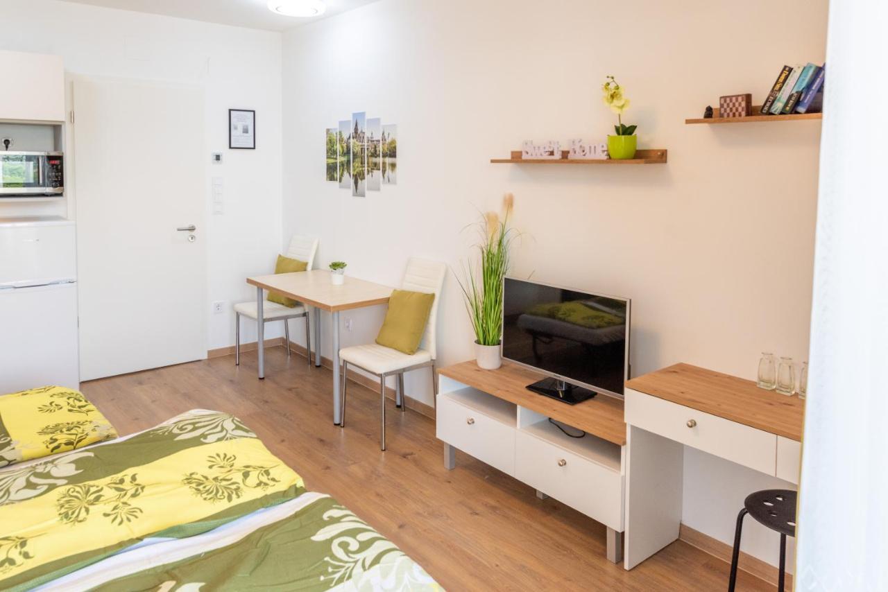 Sweet , 30sqm Studio, Free Private Parking, Mountain View, Balcony, 20 Min From Downtown Lejlighed
