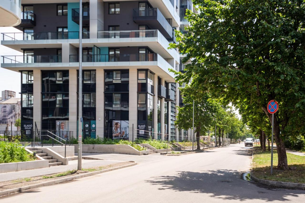 Sweet , 30sqm Studio, Free Private Parking, Mountain View, Balcony, 20 Min From Downtown Lejlighed *