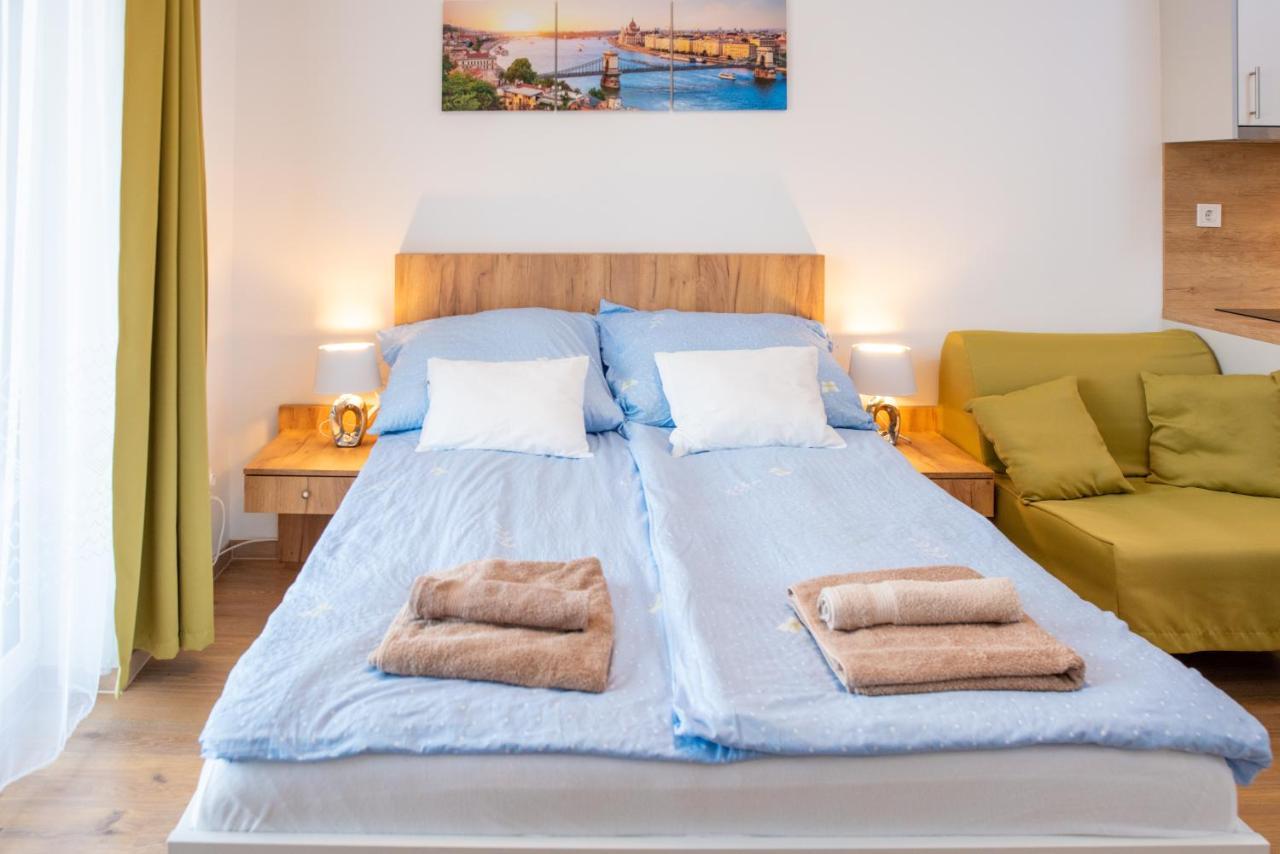 Lejlighed Sweet , 30sqm Studio, Free Private Parking, Mountain View, Balcony, 20 Min From Downtown Budapest